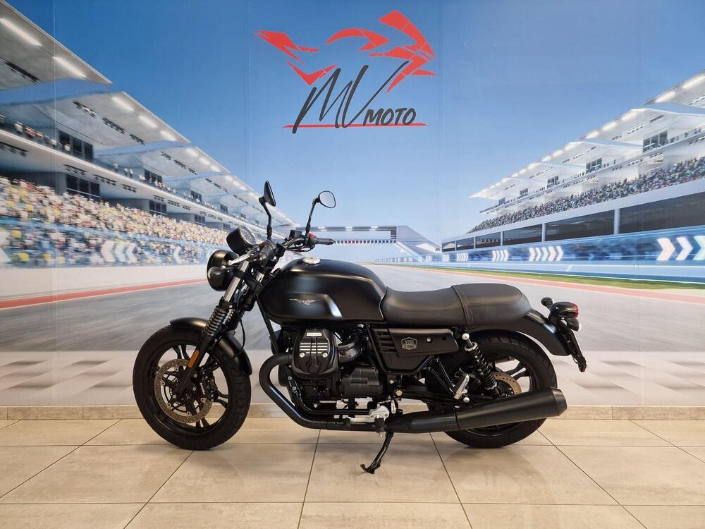 Moto Guzzi V7 III Stone (2017 - 20) (4)