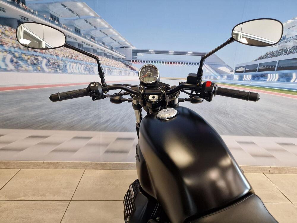 Moto Guzzi V7 III Stone (2017 - 20) (6)