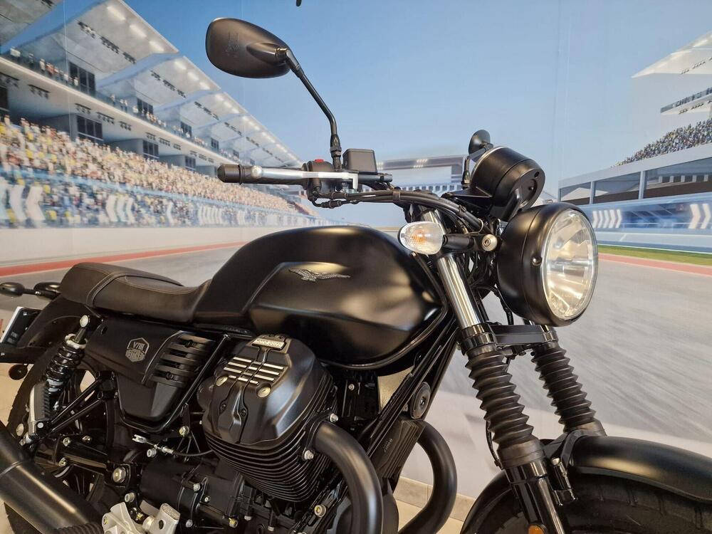 Moto Guzzi V7 III Stone (2017 - 20) (16)