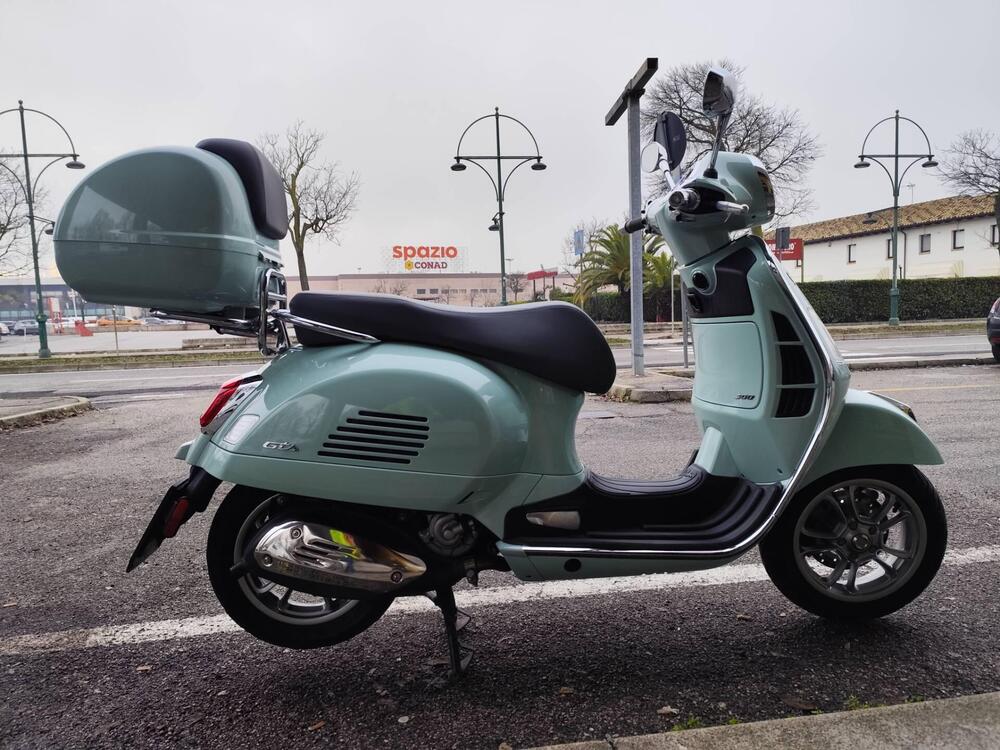 Vespa GTS 300 (2023 - 24) (2)