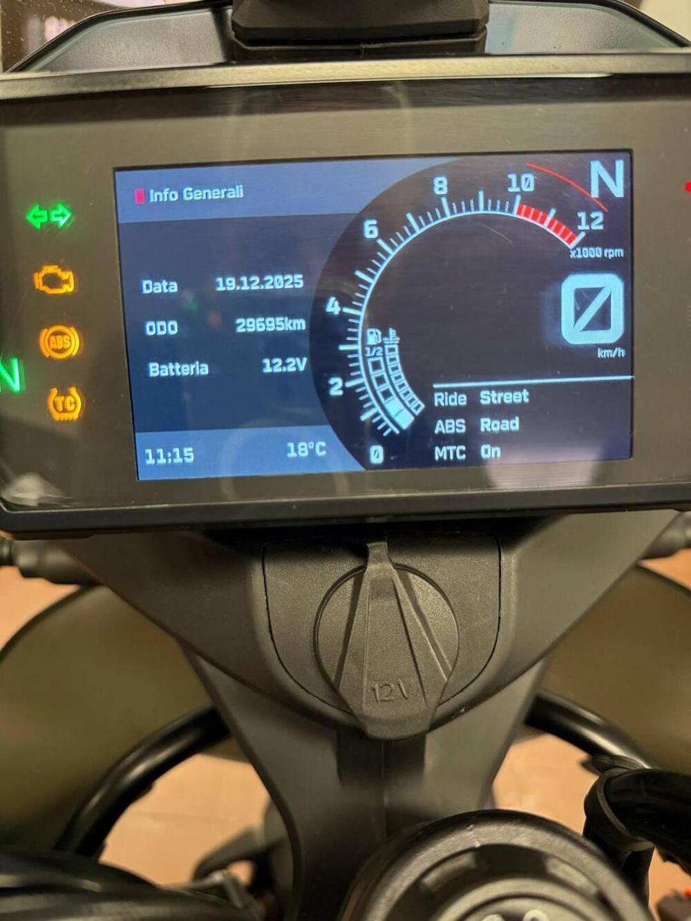 KTM 890 Adventure (2022) (2)