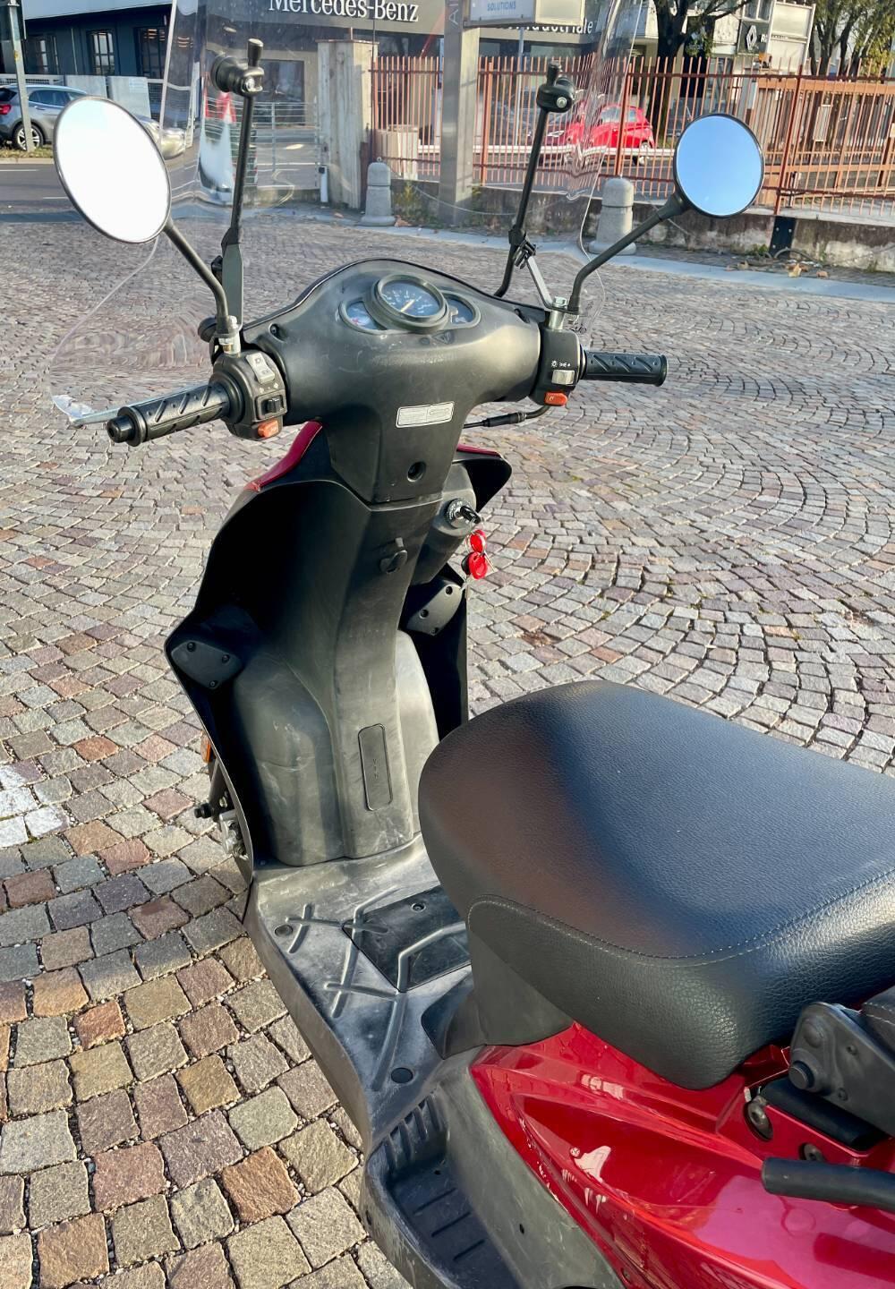 Kymco Agility 50 R12 (2007 - 17) (5)