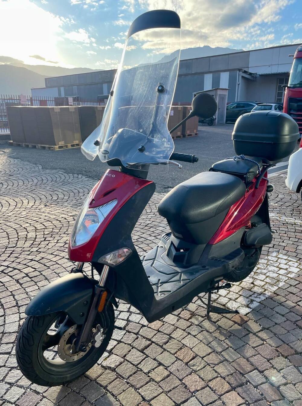 Kymco Agility 50 R12 (2007 - 17) (3)