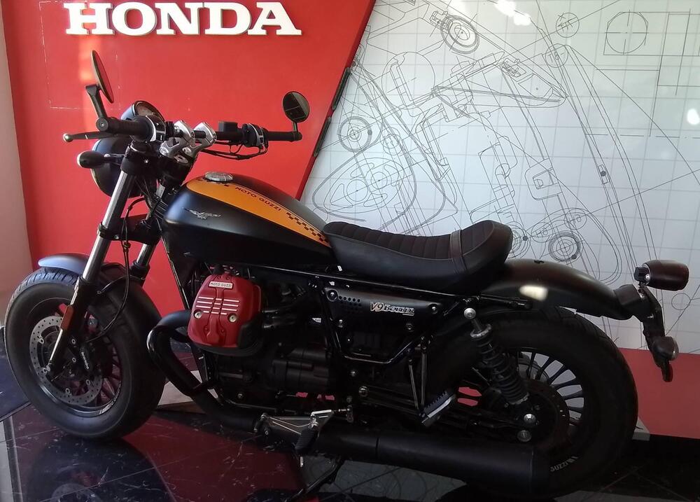 Moto Guzzi V9 Bobber (2016 - 18) (9)