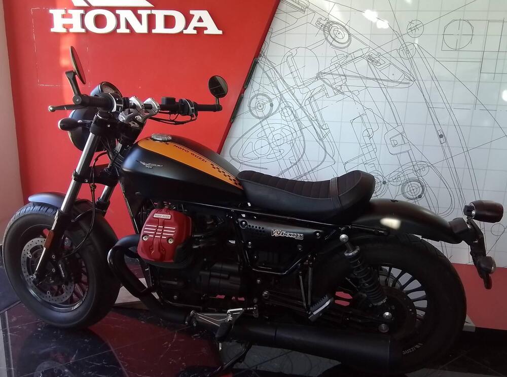 Moto Guzzi V9 Bobber (2016 - 18) (10)