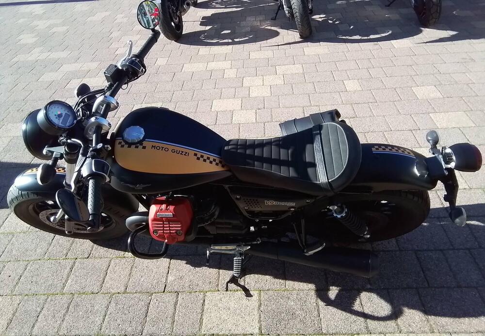 Moto Guzzi V9 Bobber (2016 - 18) (12)