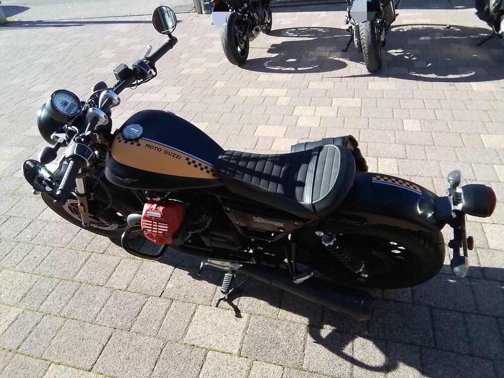 Moto Guzzi V9 Bobber (2016 - 18) (13)