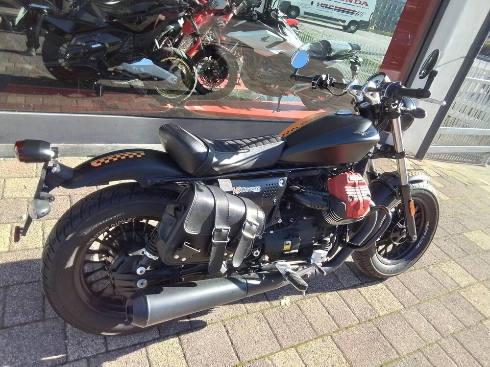 Moto Guzzi V9 Bobber (2016 - 18) (14)