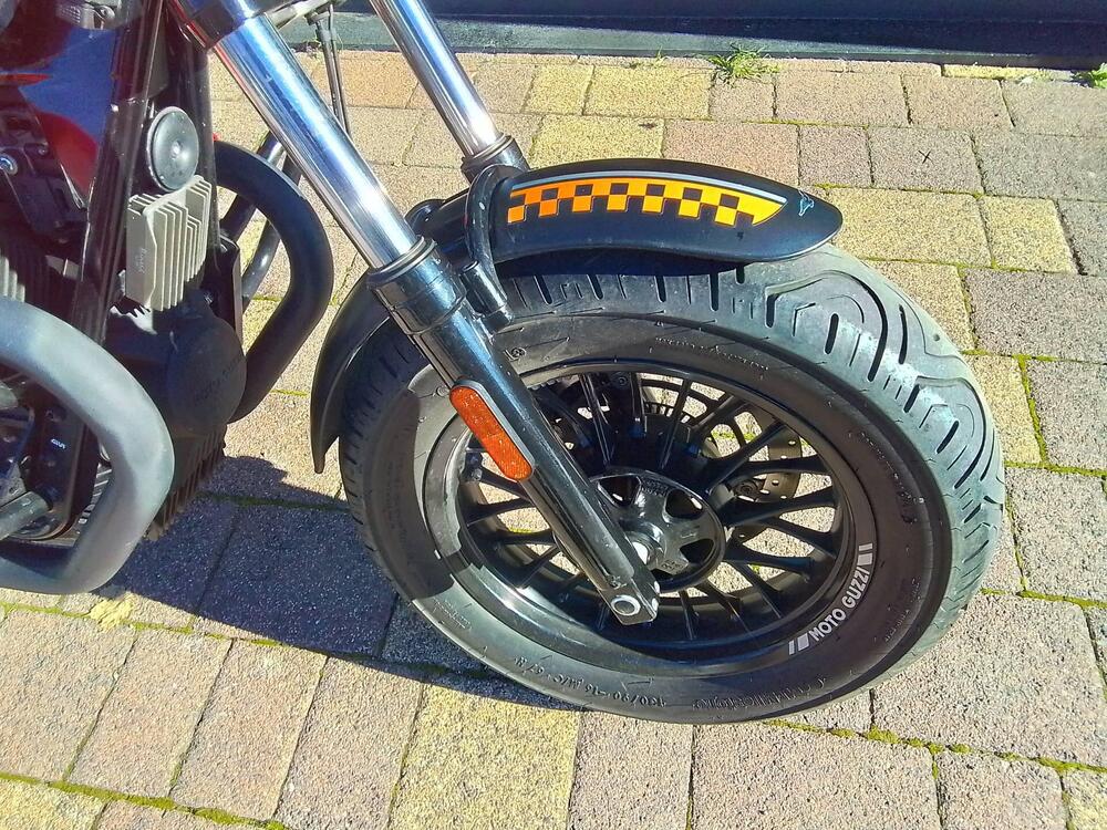 Moto Guzzi V9 Bobber (2016 - 18) (16)