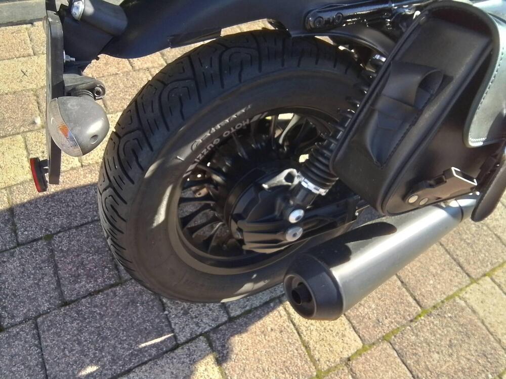 Moto Guzzi V9 Bobber (2016 - 18) (19)