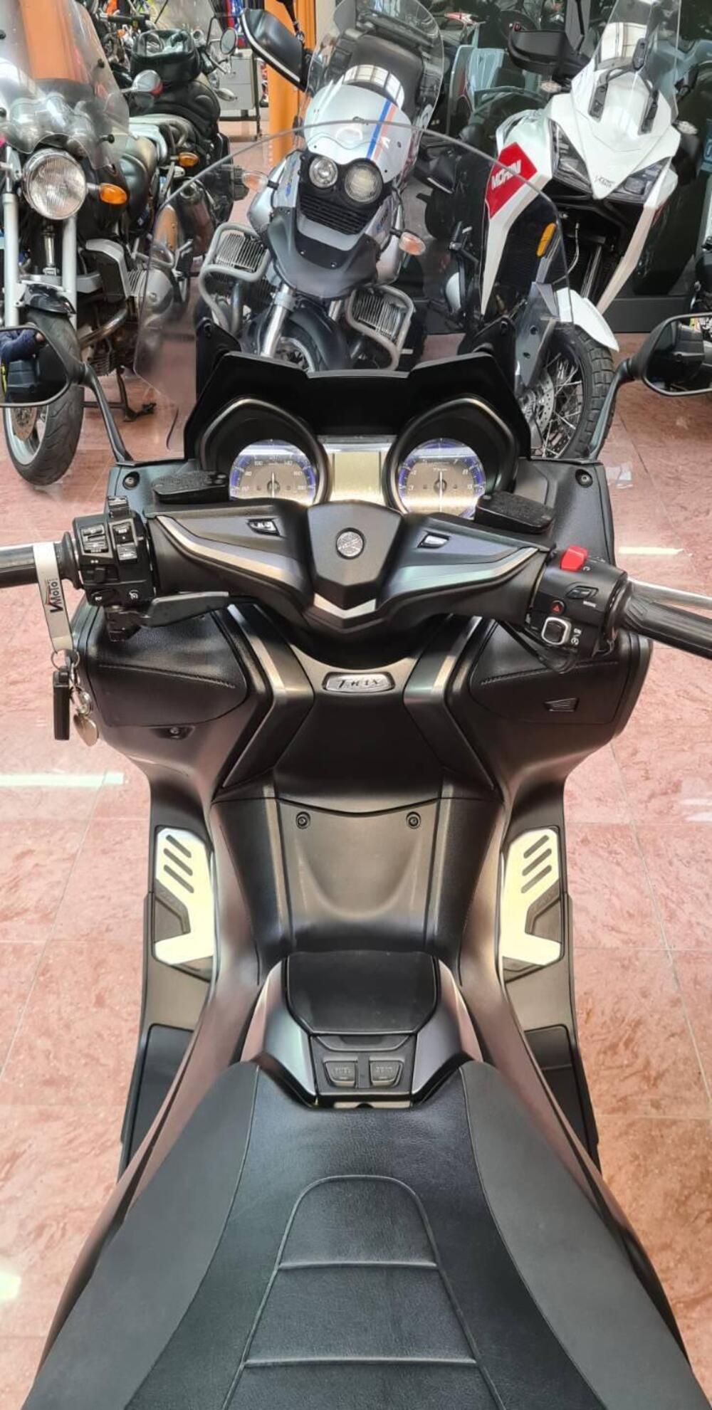 Yamaha T-Max 560 Tech Max (2022 - 24) (4)