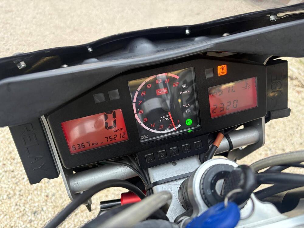 Aprilia RSV 1000 (2003 - 04) (4)