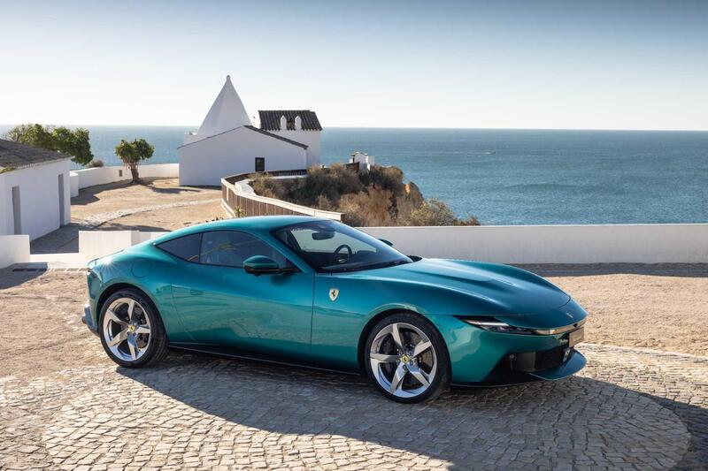 Ferrari Amalfi: 640 CV e design raffinato per la nuova GT che sostituisce la Roma (VIDEO)