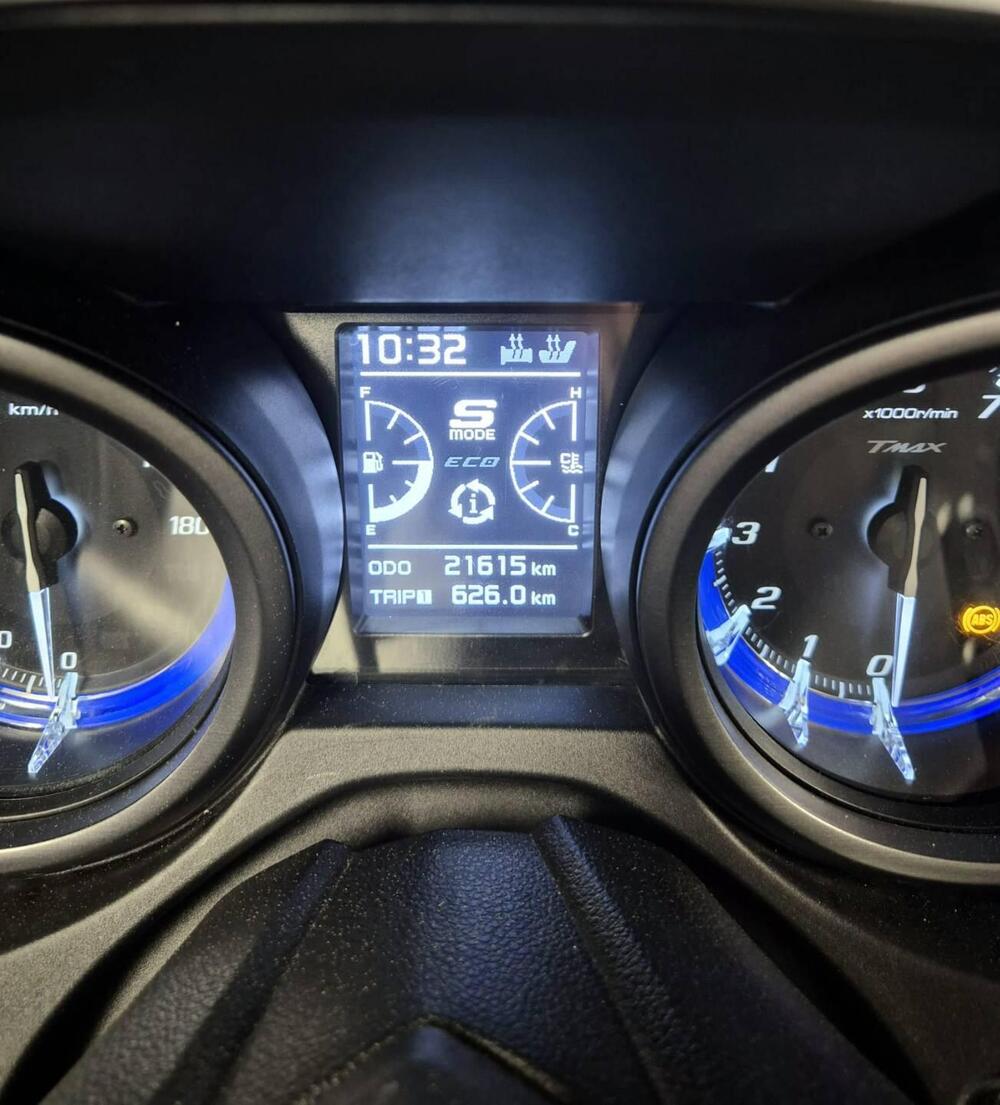 Yamaha T-Max 560 Tech Max (2021) (9)