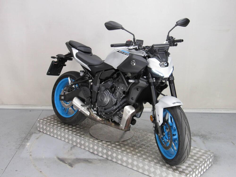 Yamaha MT-07 Y-AMT (2025) (2)