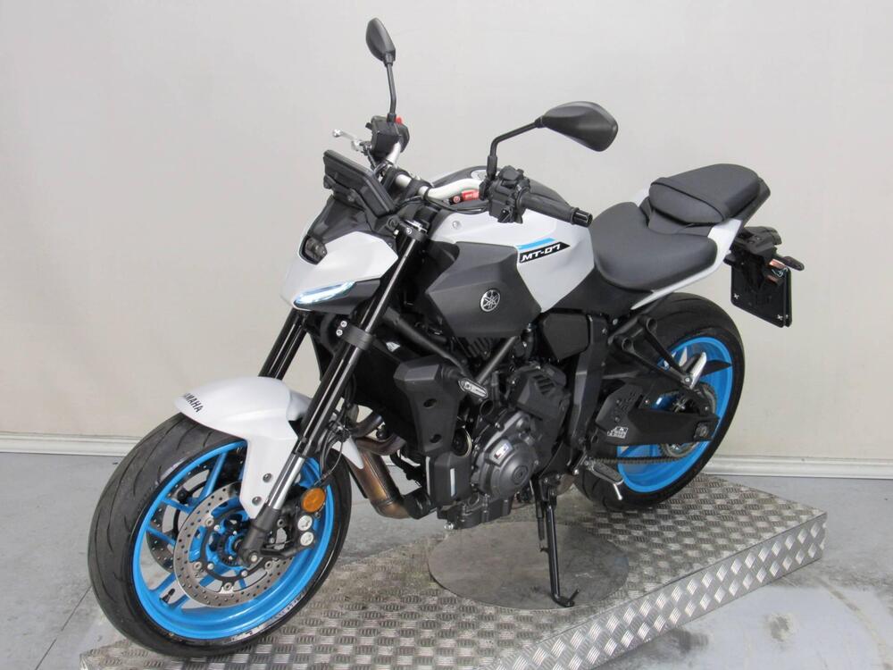 Yamaha MT-07 Y-AMT (2025) (3)