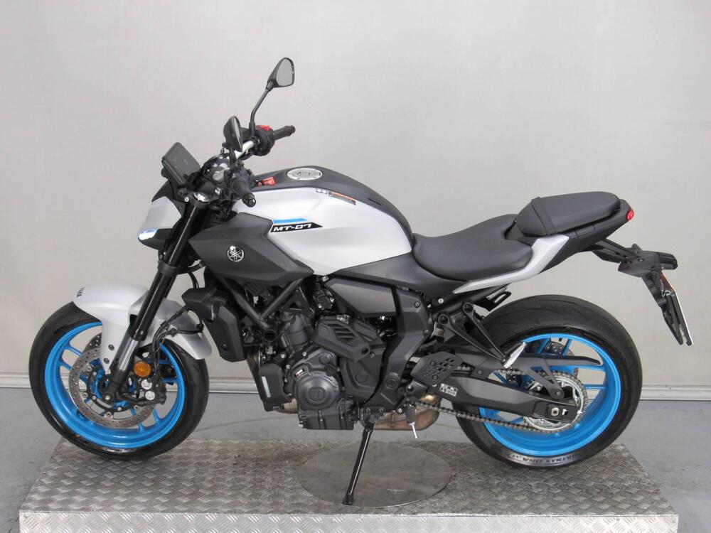 Yamaha MT-07 Y-AMT (2025) (4)
