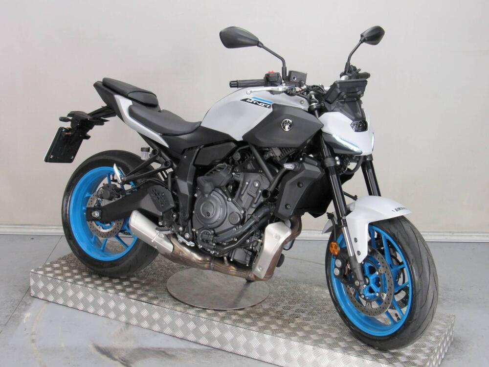 Yamaha MT-07 Y-AMT (2025) (9)