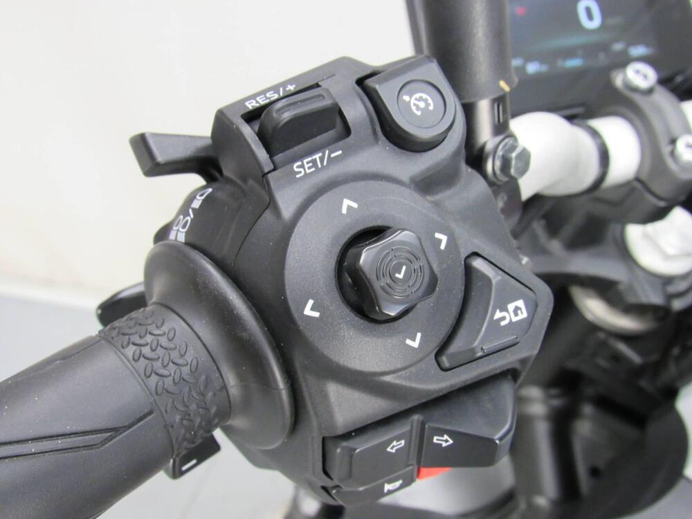 Yamaha MT-07 Y-AMT (2025) (12)