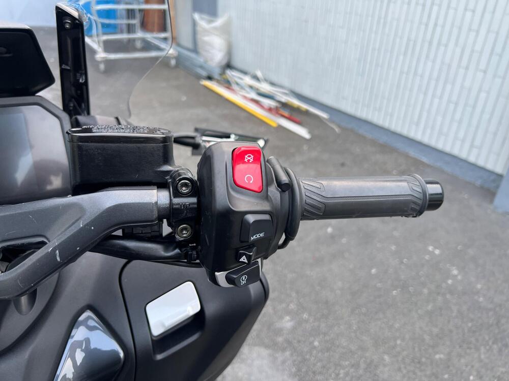 Yamaha T-Max 560 Tech Max (2022 - 24) (12)