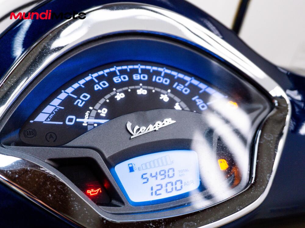 Vespa GTS 300 Hpe Touring (2019) (12)