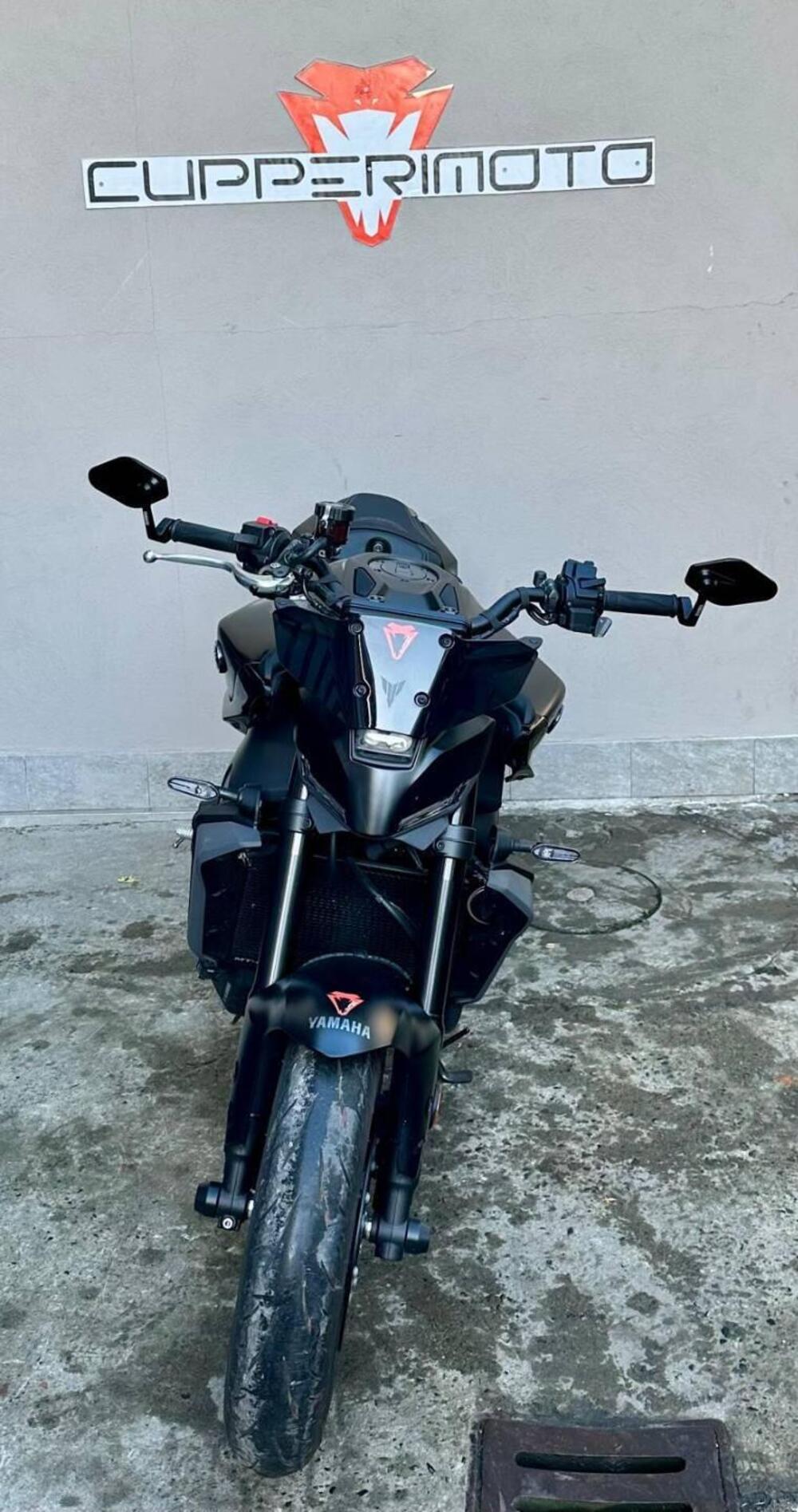 Yamaha MT-09 Y-AMT (2024 - 25) (2)