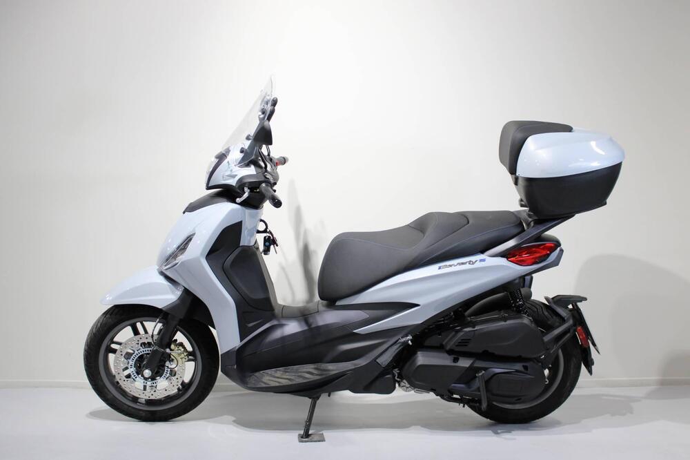 Piaggio Beverly 400 (2025) (4)