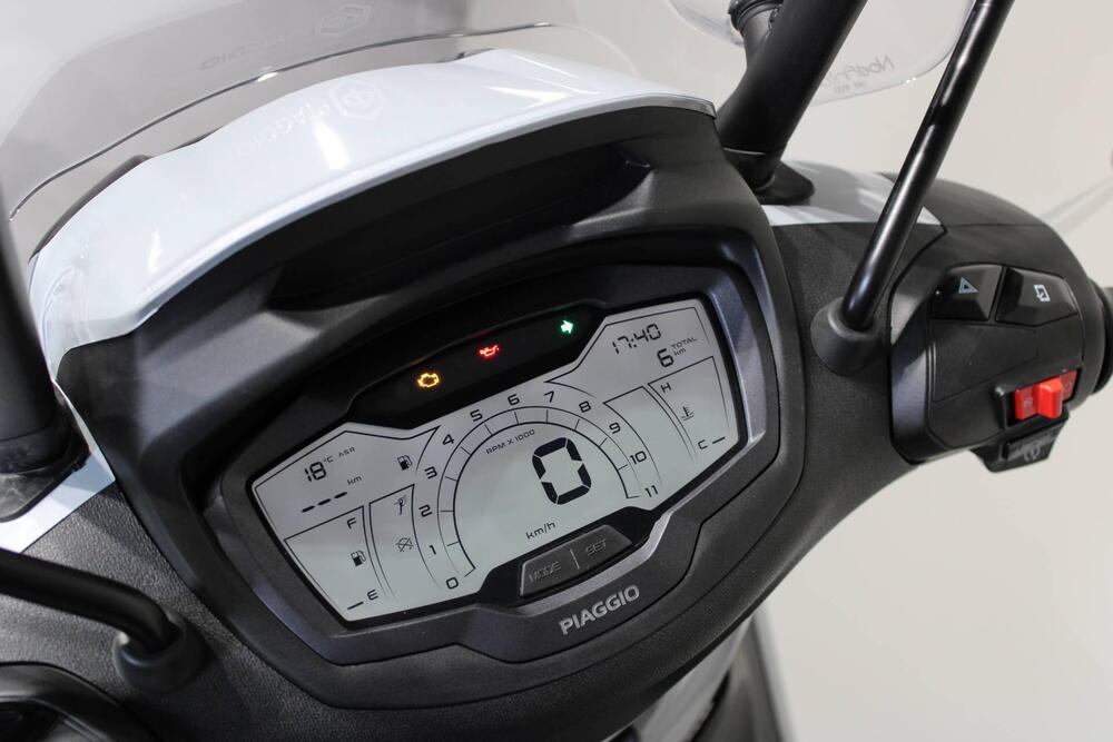 Piaggio Beverly 400 (2025) (5)