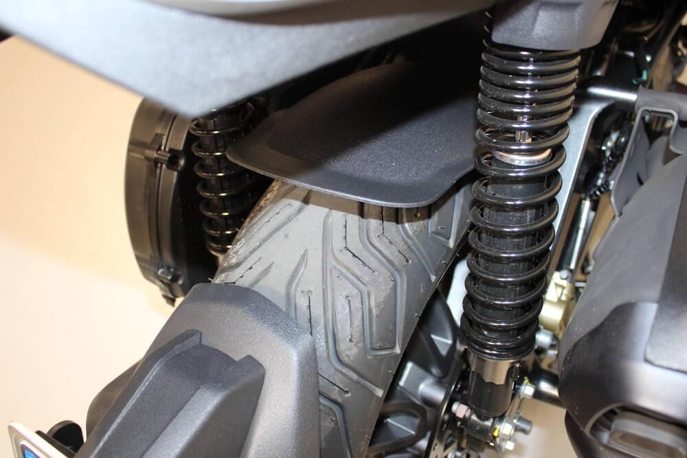 Piaggio Beverly 400 (2025) (7)