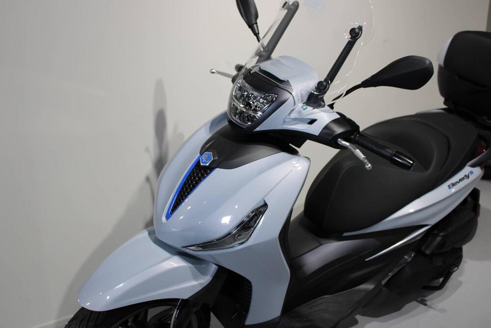 Piaggio Beverly 400 (2025) (8)