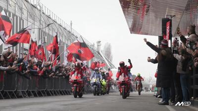 MotoGP 2025. Le MotoGP corrono dentro l'azienda di Borgo Panigale: cos&igrave; Ducati ha festeggiato i suoi campioni [VIDEO]