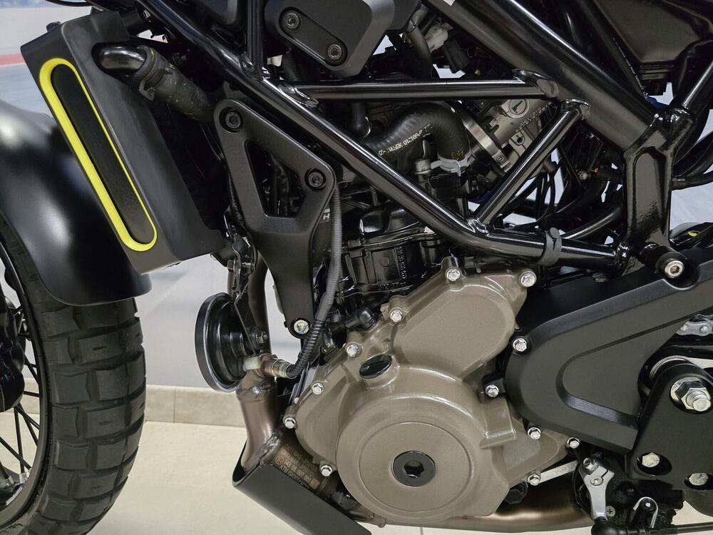 Husqvarna Svartpilen 401 (2021 - 23) (9)