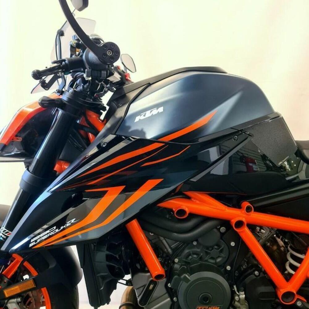 KTM 1290 Super Duke R (2022 - 23) (10)