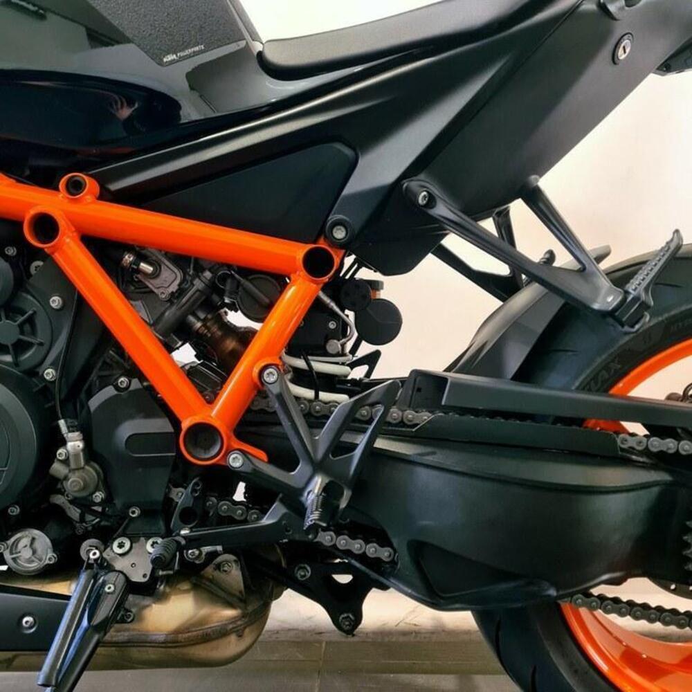 KTM 1290 Super Duke R (2022 - 23) (13)