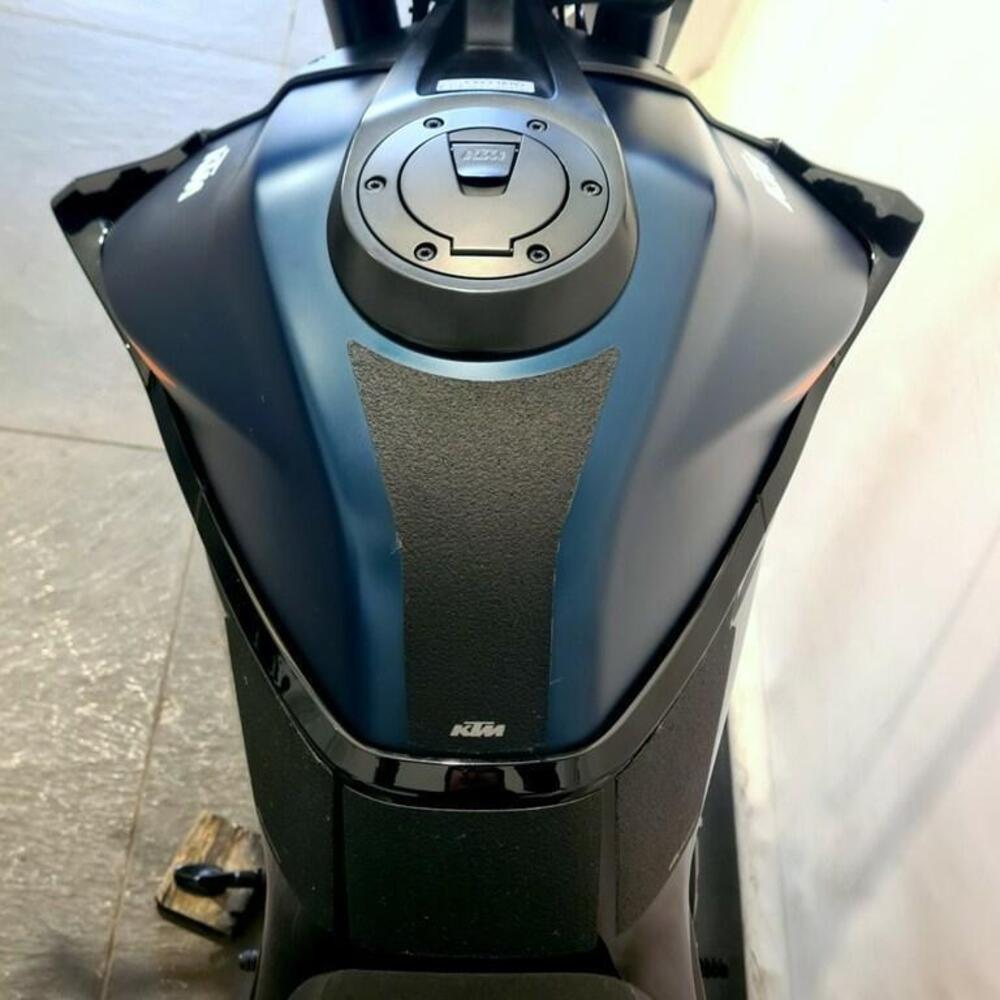 KTM 1290 Super Duke R (2022 - 23) (6)