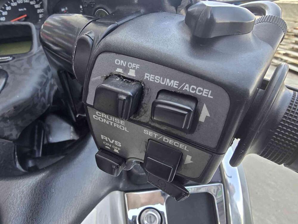 Honda GL 1800 Gold Wing (2000 - 05) (16)