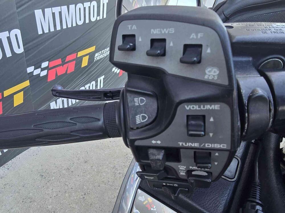 Honda GL 1800 Gold Wing (2000 - 05) (17)