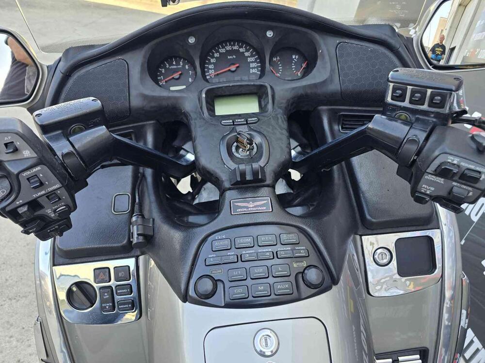 Honda GL 1800 Gold Wing (2000 - 05) (13)