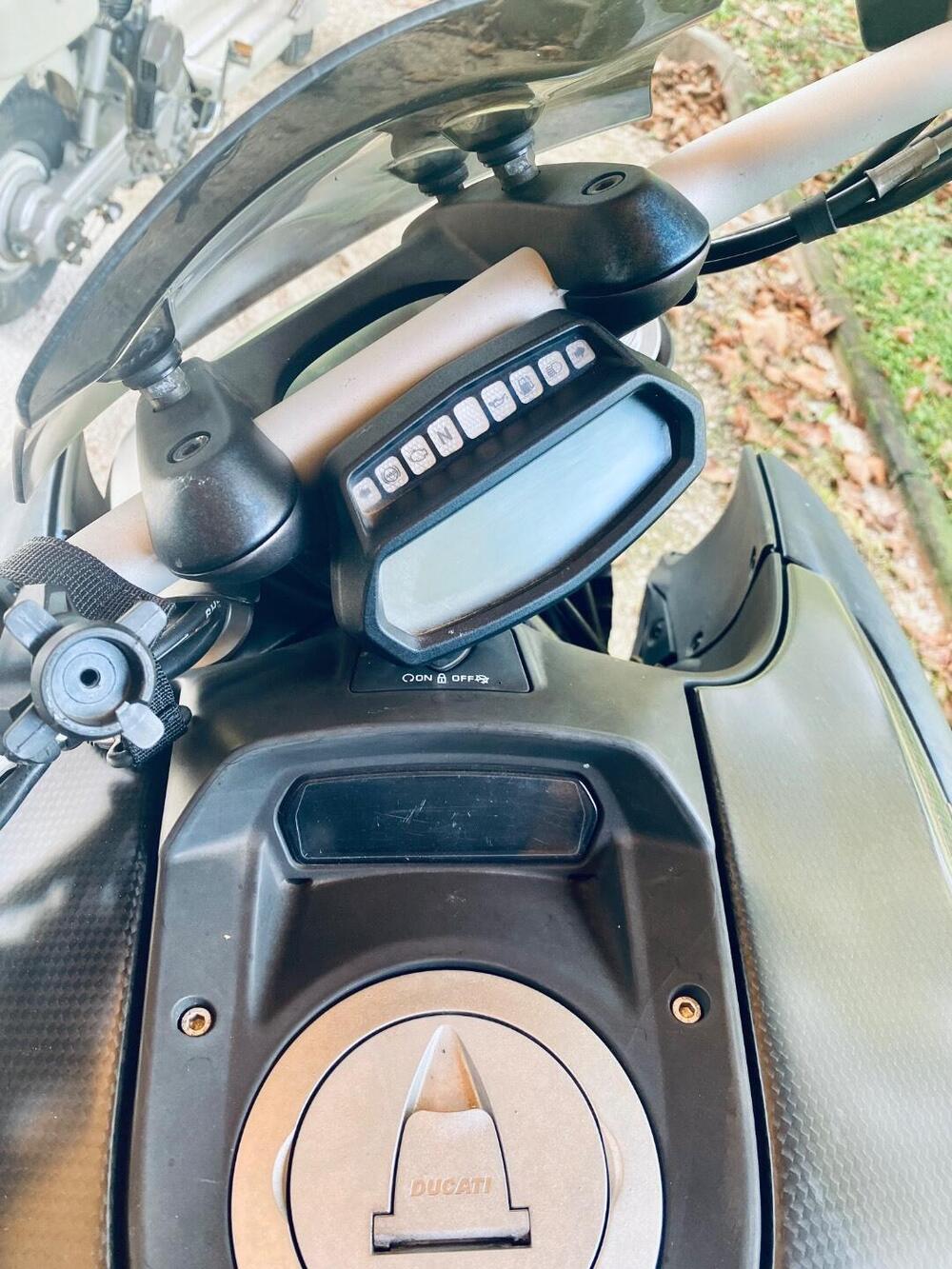 Ducati Diavel 1200 Carbon (2010 - 13) (4)