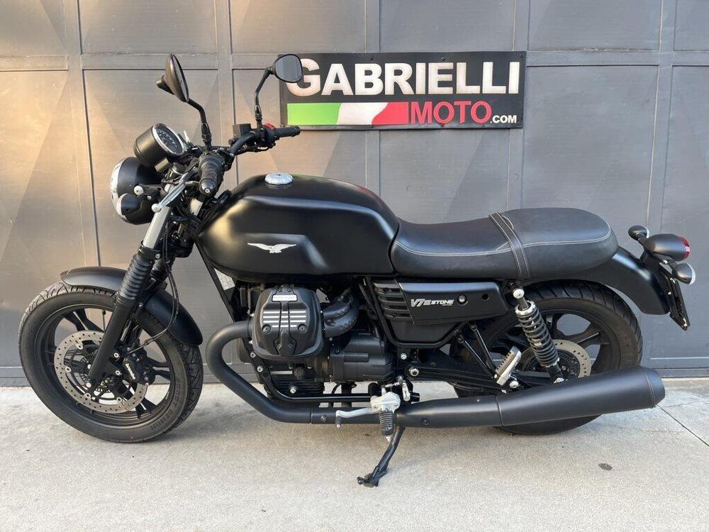 Moto Guzzi V7 III Stone (2017 - 20)