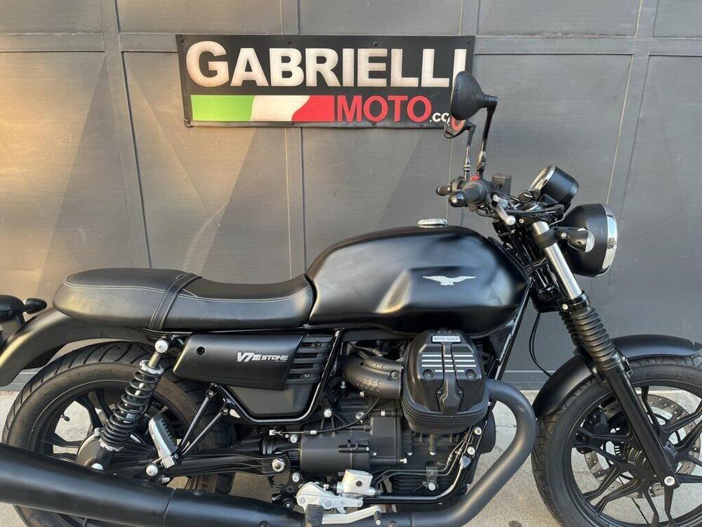 Moto Guzzi V7 III Stone (2017 - 20) (3)