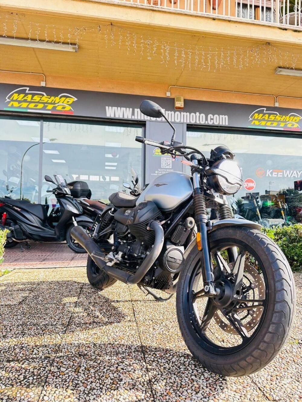 Moto Guzzi V7 Stone (2021 - 24) (6)