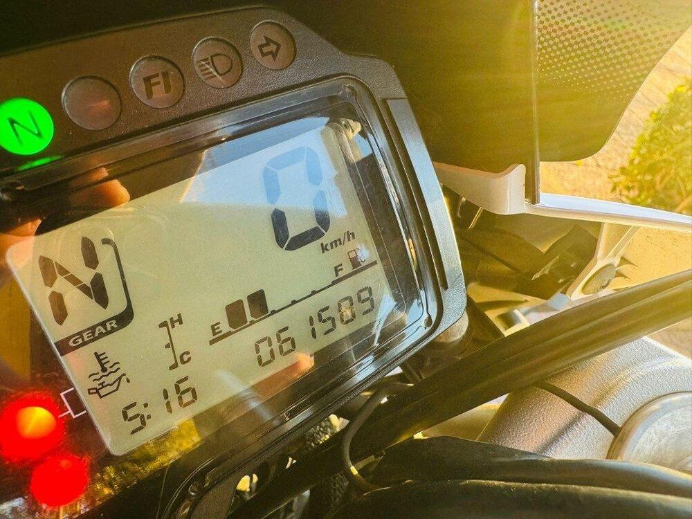 Suzuki GSR 750 (2010 - 15) (3)