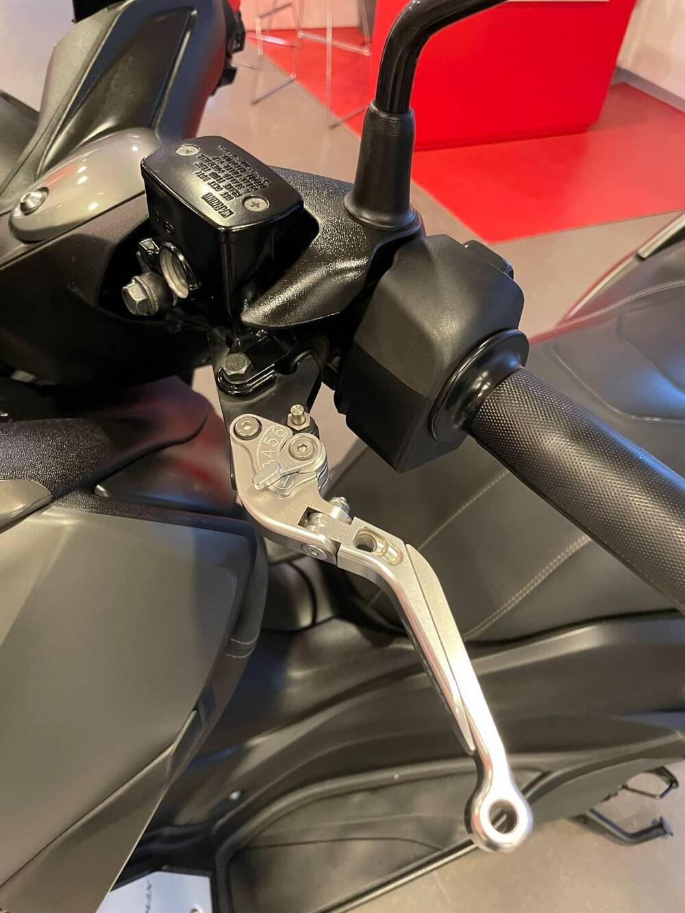 Yamaha X-Max 300 Tech Max (2021 - 24) (2)