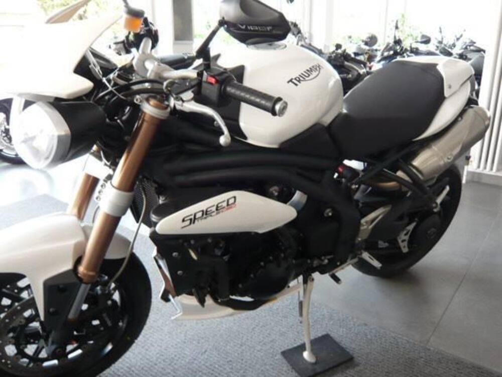 Triumph Speed Triple 1050 (2011 - 13) (3)