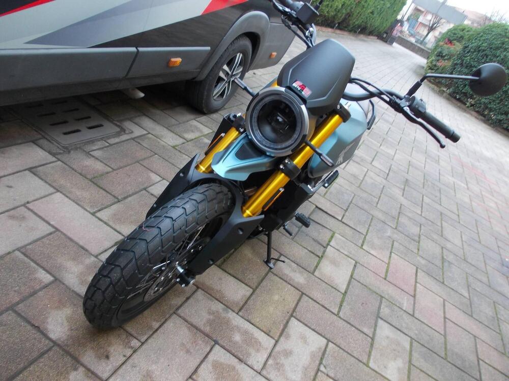 Moto Morini SEIEMMEZZO SCR (2022 - 26) (6)