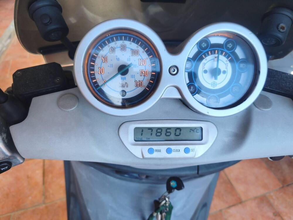 Piaggio Beverly 200 (2002 - 03) (10)