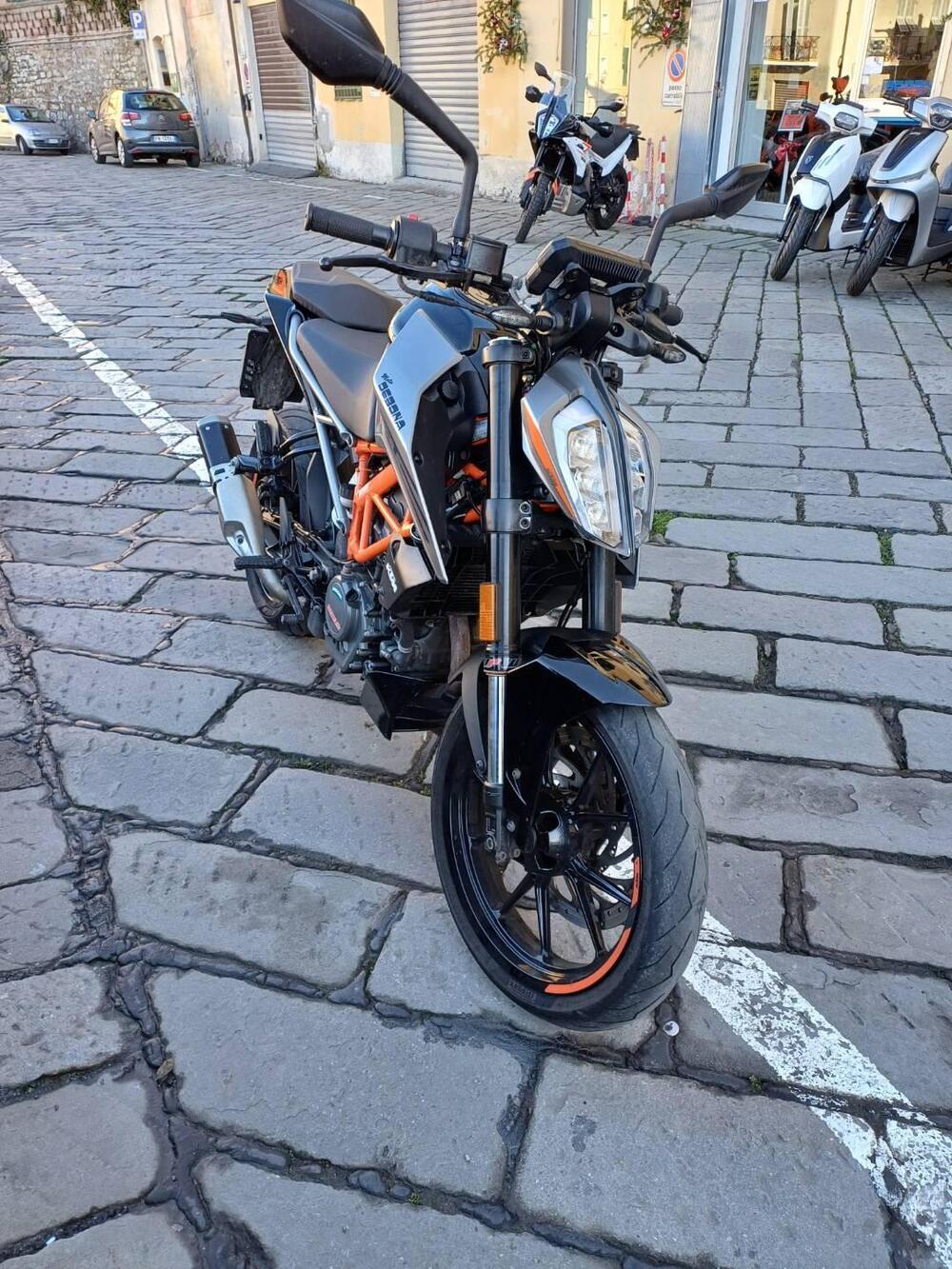 KTM 125 Duke (2021 - 23) (2)