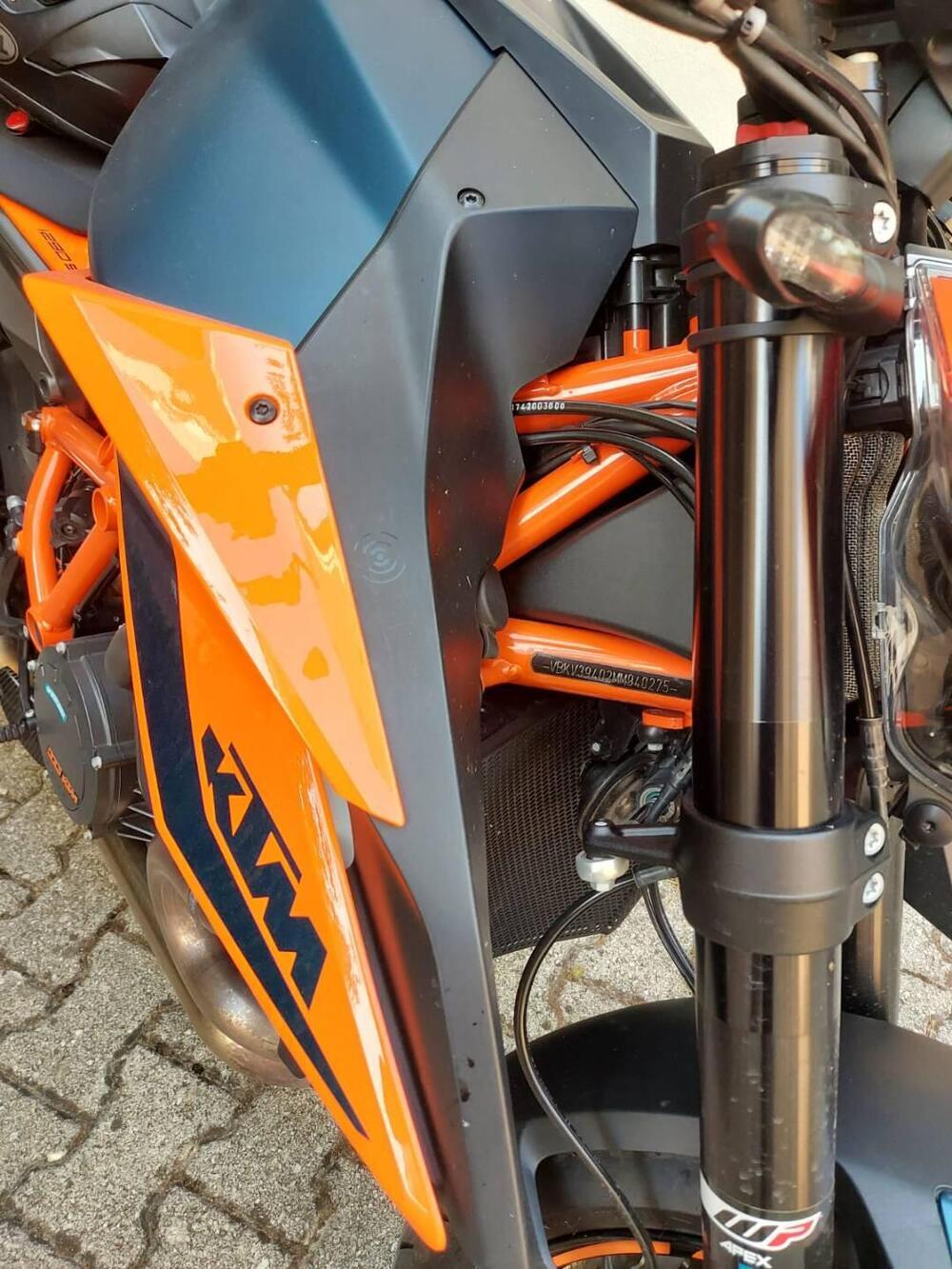 KTM 1290 Super Duke R (2021) (2)