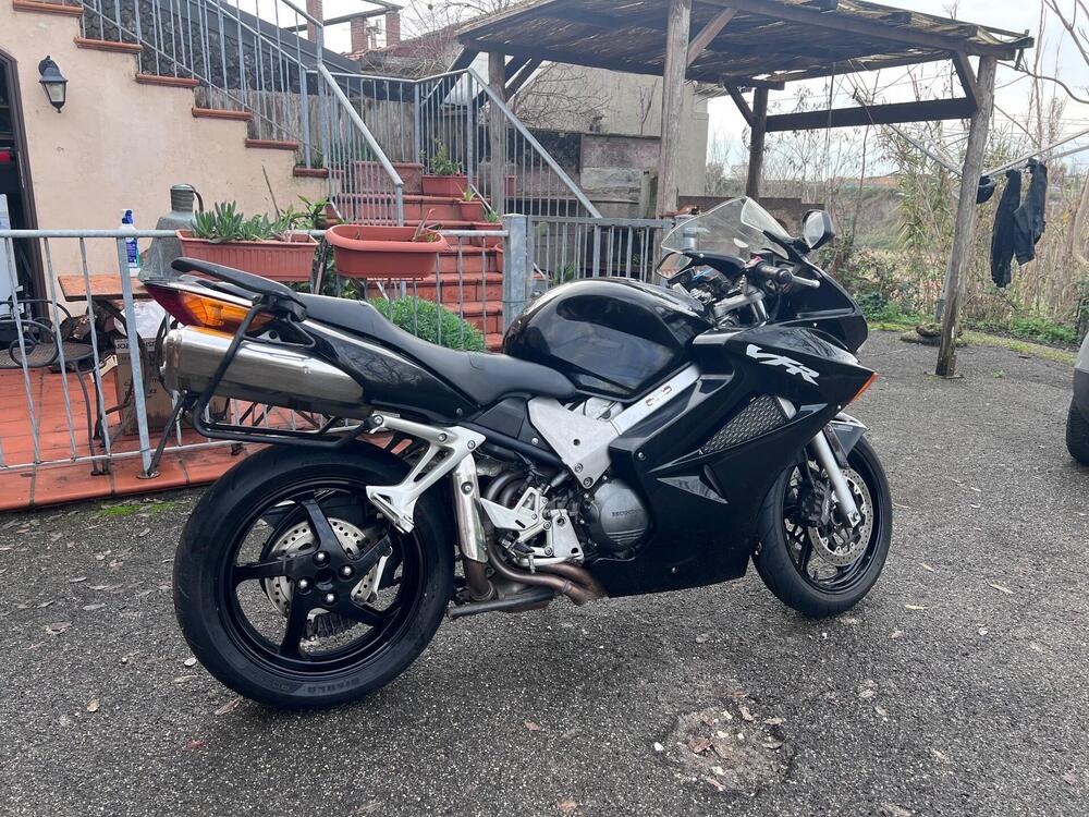 Honda VFR 800 (2002 - 05)